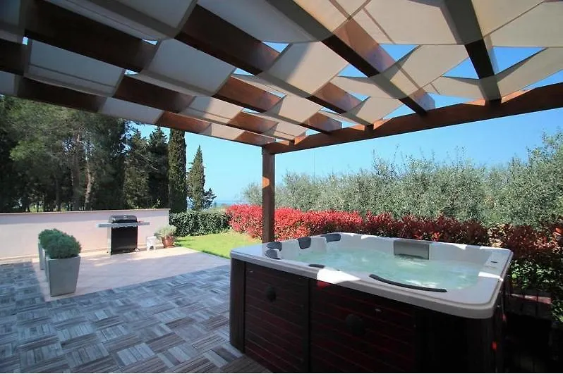Apartament 4 Star App Adriana With Sea View And Jacuzzi Zambratija